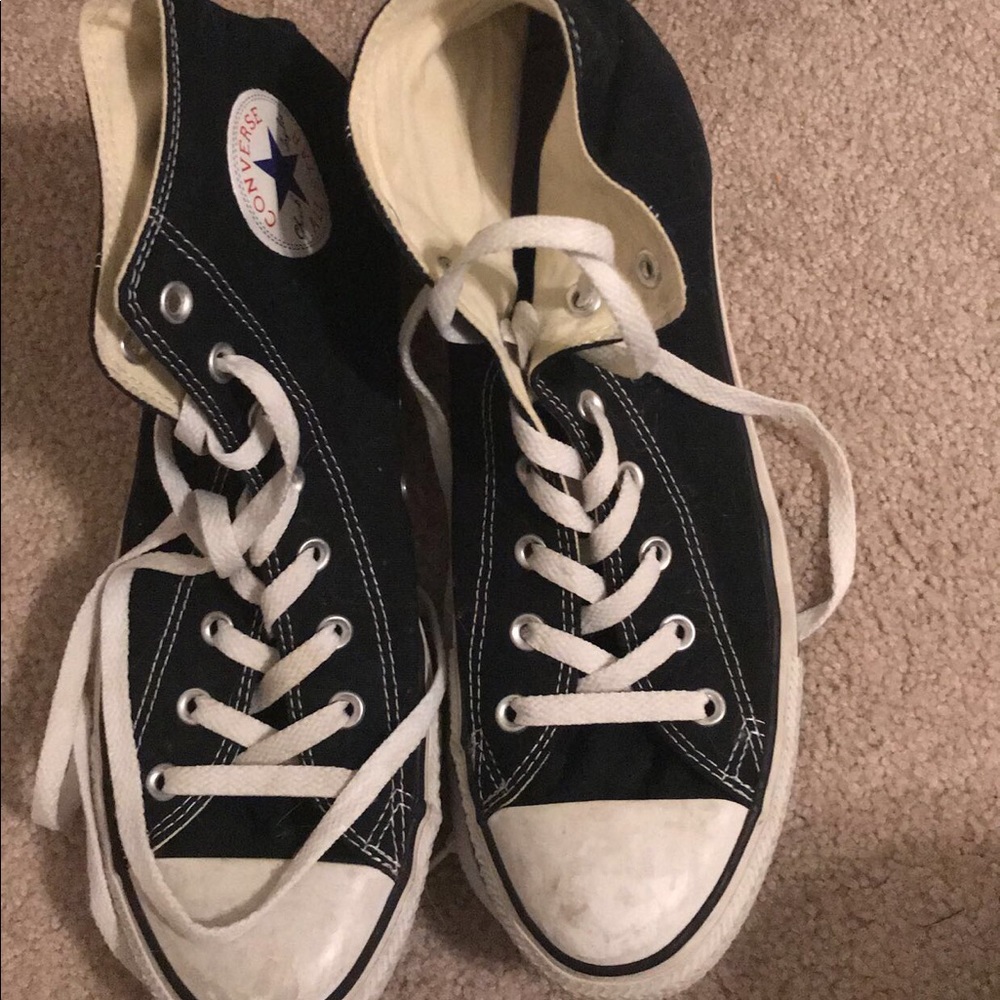 Black high top converse.
